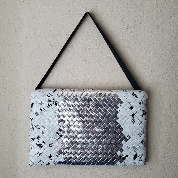 Hand Made braided envelope messenger Bag Made with sustainable recycled … - Picture 4 of 13